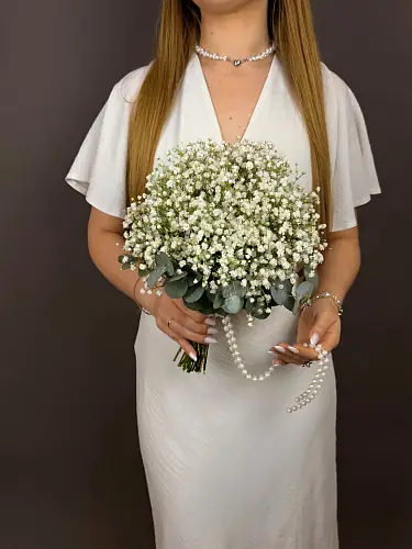 Композиция из гипсофилы и зелени для невесты