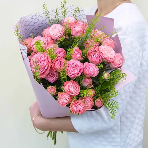 Букет "Джульетта" с розами и зеленью 