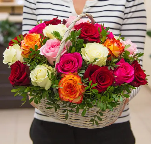 Розы Эквадор Микс в корзине