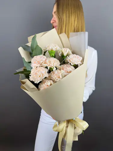 Диантусы с эвкалиптом