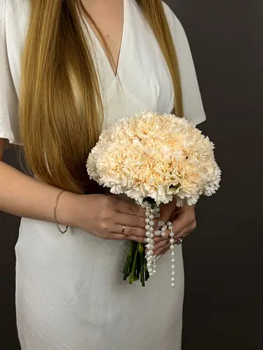 Букет невесты из 15 гвоздик
