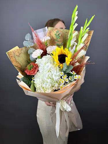 Белая Гортензия и Подсолнух