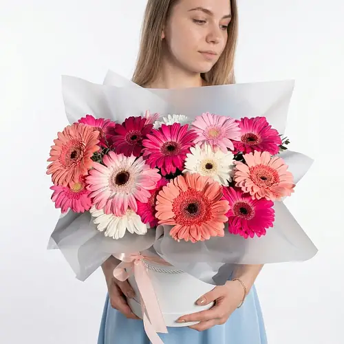 Шляпная коробка "17 Гербер"