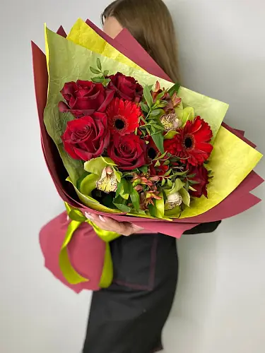 Букет с герберой и орхидеей