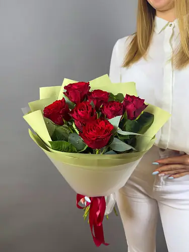 Моно композиция из красных роз