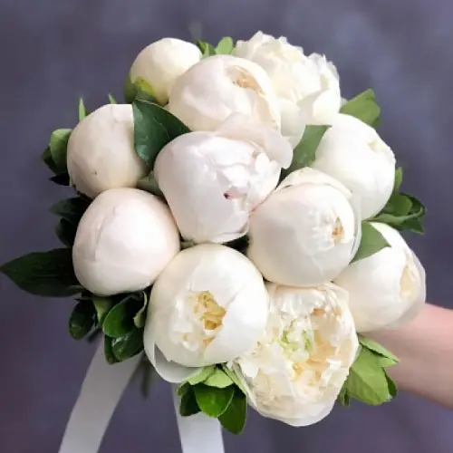 Букет невесты из 11 Белых Пионов 