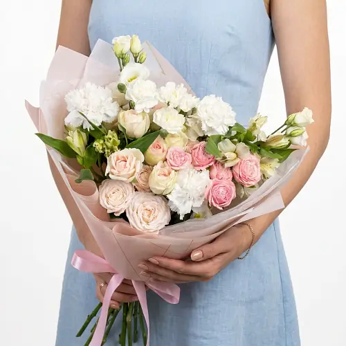 Композиция с розой, гвоздикой и альстромерией