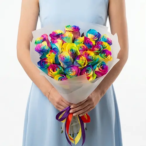 25 радужных роз в упаковке