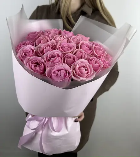 Букет живых цветов  из 25 розовых роз