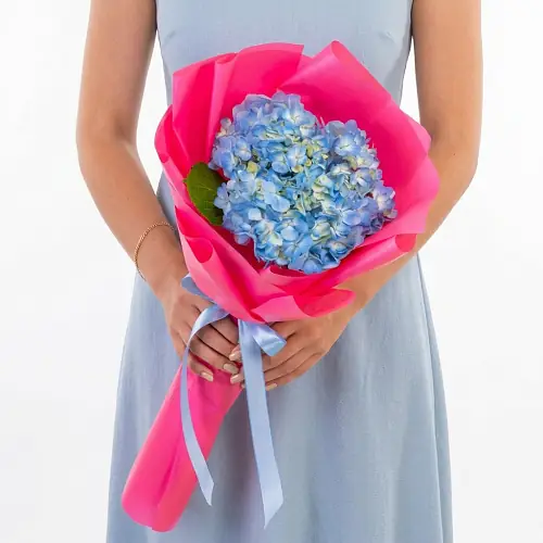 Букет из голубой гортензии