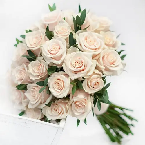 Букет невесты с кремовыми розами